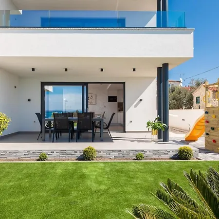 Luxury Blue Sky Пакоштане