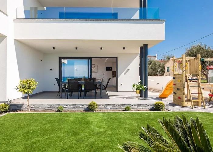 Luxury Blue Sky Пакоштане