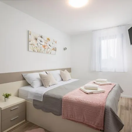 Luxury Blue Sky Apartment Pakostane